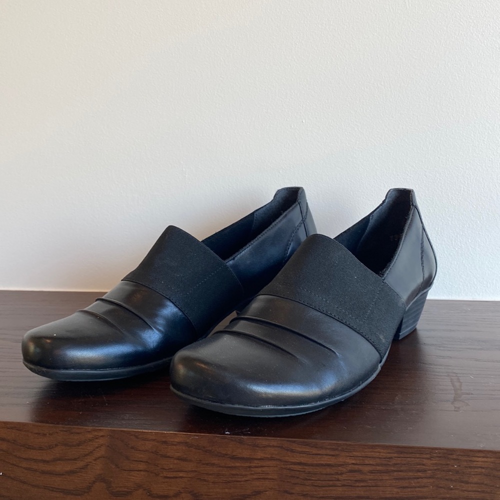 New Remonte Black Leather loafers size 37 EUR / 7 US